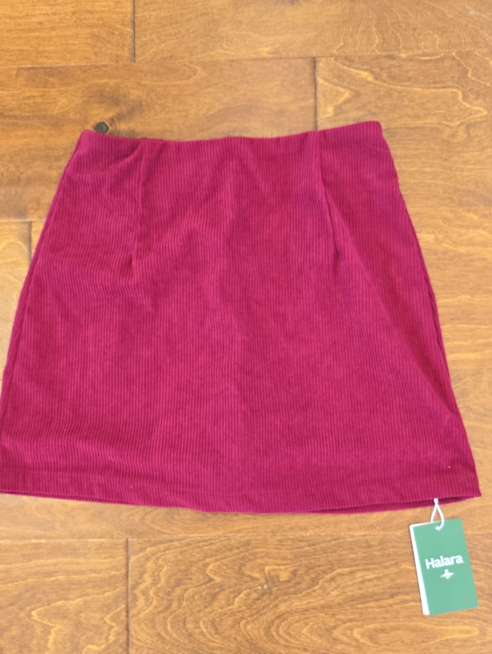 HALARA Ribbed Mini Skirt in Berry